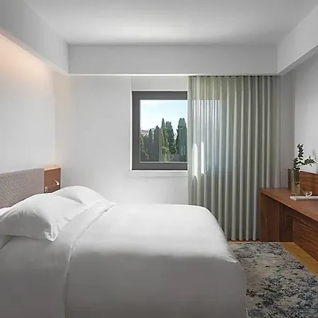 Milan 4*