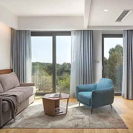 Milan 4*