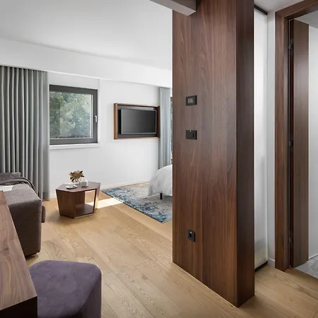 ホテル Milan プーラ